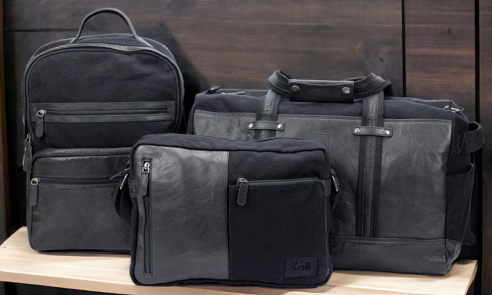 K0022AB | Messenger in Canvas/Vera Pelle, pieno fiore, volanata - Colore Nero. Accessori Nickel Anticato, Chiusura superiore con lampo. Dimensioni: cm 35 x 26 x 10. Confezione: Sacchetto Tnt-4