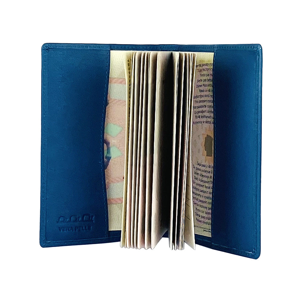 K10237MB | Copertina per Passaporto in Vera Pelle pieno fiore, con leggera grana. Colore Blu Jeans. Dimensioni da chiusa: cm 10 x 14 x 1 - Confezione: Gift Box rigido fondo/coperchio-2